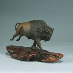 Buffalo Sculpture By John Perry 9In Long Airbrushed On Burlwood Base - thumbnail 3