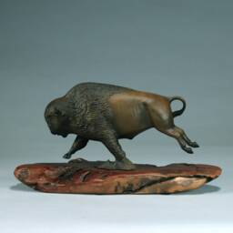 Buffalo Sculpture By John Perry 9In Long Airbrushed On Burlwood Base - thumbnail 2