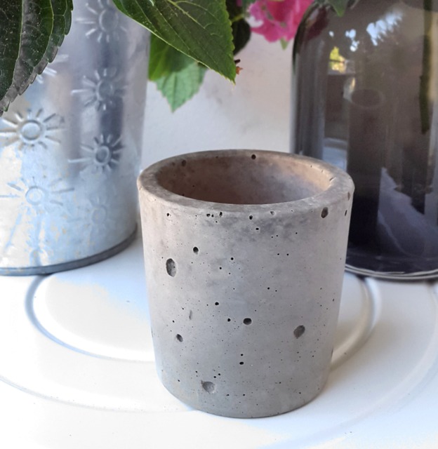 "Concrete Tealight Candleholder ""Hygg" - image 1