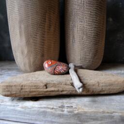 Owl Painted Rock On Driftwood, River Pebble Wall Hanging, Half Moon Natural Decor - thumbnail 3