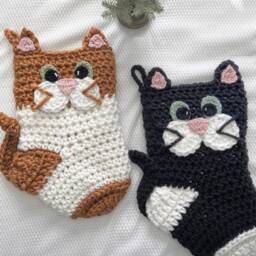 Handmade Cat Christmas Stocking - Chunky Acrylic Yarn, Custom Colors - thumbnail 3