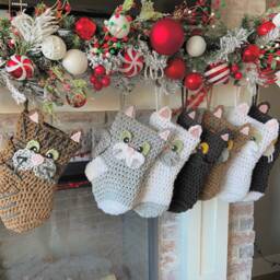 Handmade Cat Christmas Stocking - Chunky Acrylic Yarn, Custom Colors - thumbnail 2