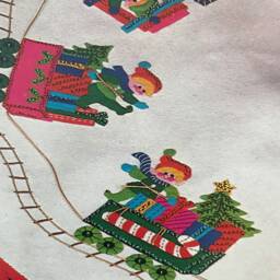 Vintage Christmas Tree Skirt Or Table Center - thumbnail 2
