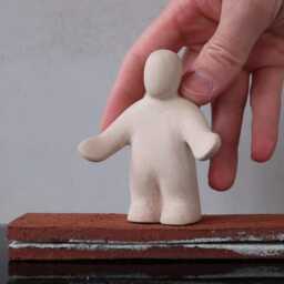Need A Hug - Expressive Ceramic Figurine For Sandplay & Counseling - thumbnail 4
