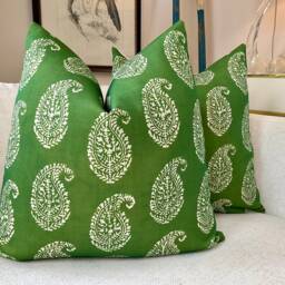 Peter Dunham Indoor/Outdoor Kashmir Paisley in Green Pillow Cover(S - thumbnail 2