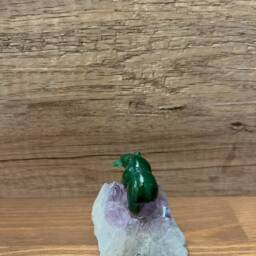 Canadian Nephrite Jade Grizzly Bear With Fish On Amethyst - thumbnail 3