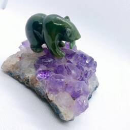 Canadian Nephrite Jade Grizzly Bear With Fish On Amethyst - thumbnail 4