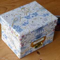 William Morris Photo Box Strawberry Thief Petite Linen, Handmade in England - thumbnail 3