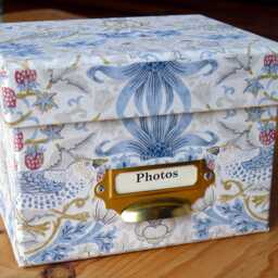 William Morris Photo Box Strawberry Thief Petite Linen, Handmade in England - thumbnail 2