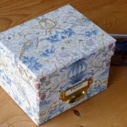 William Morris Photo Box Strawberry Thief Petite Linen, Handmade in England - thumbnail 4
