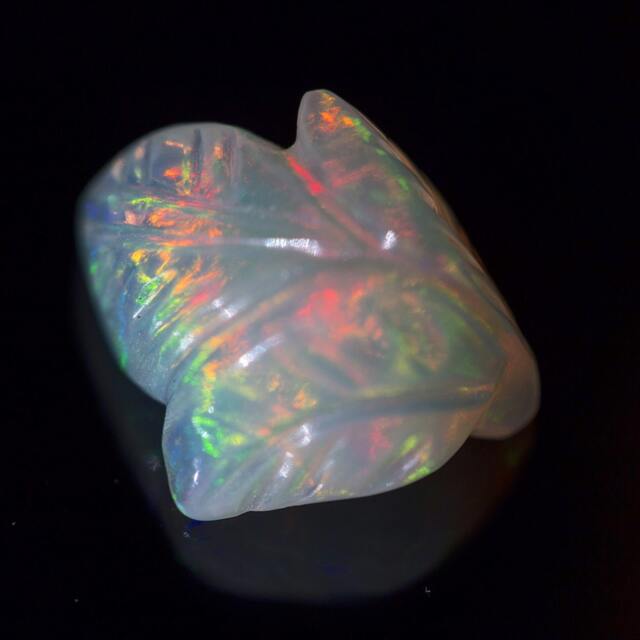 Leaf Opal Carving - 4.5 Cts - image 1