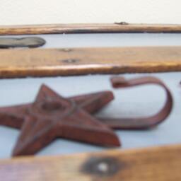 Set 2 Cast Iron Architectural Star Rustic Christmas Stocking Hanger Wall Hooks - thumbnail 2
