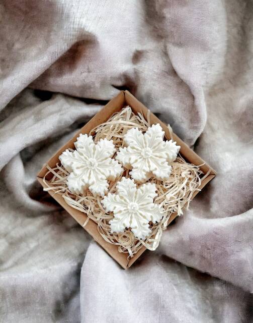 Scented Snowflake Candles, Christmas Candle Set, Christmas Gift For Her, Festive Home Decor, Winter Gift, Vegan - image 1