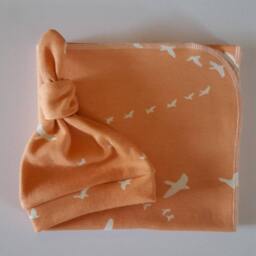 Birds Organic Swaddle Blanket & Newborn Hat Set. Take Home Peach Baby Shower Gift. Photo Prop - thumbnail 2