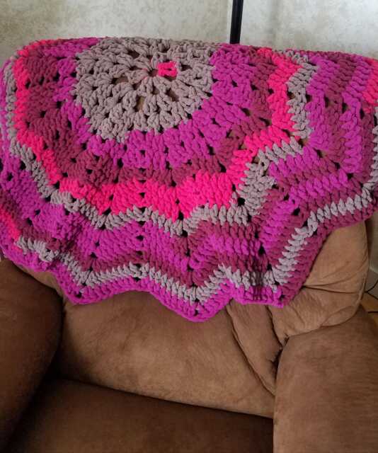 Chunky Baby Blanket, Plush Shower Gift, Soft Lap Blanket, Lapghan, Star Shaped Throw, Striped - image 1