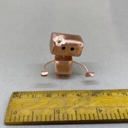 Leelee - Handmade Copper Robot Figurine With Brass Daisy - thumbnail 4