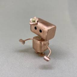 Leelee - Handmade Copper Robot Figurine With Brass Daisy - thumbnail 3
