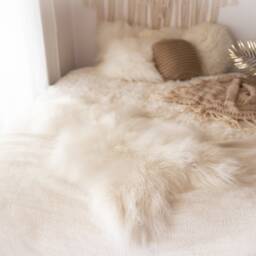 Real Icelandic Sheepskin Rug - thumbnail 2