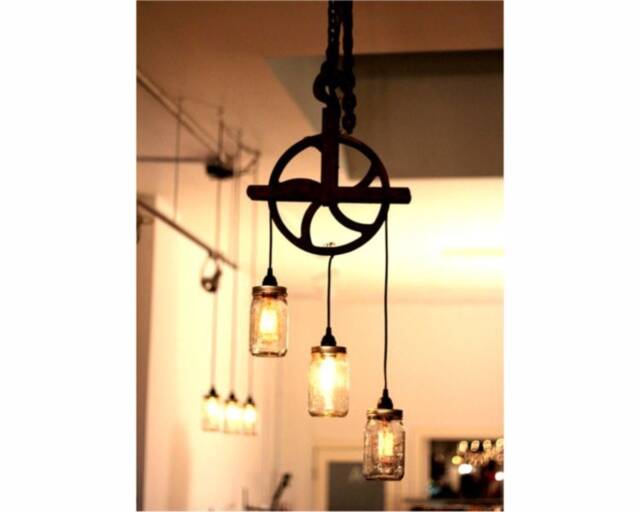 Beautiful Rustic Farmhouse Lamp With Mason Jars & Pulley - image 1