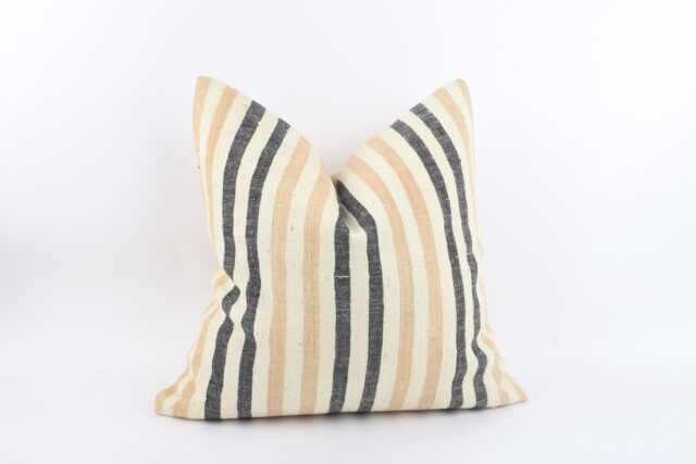 Handwoven Kilim Pillow Cover 20x20 Vintage Turkish Wool Throw - image 1