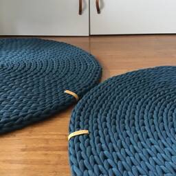 Chunky & Fluffy Crochet Round Rug, Handwoven Carpet With A Minimalist Design, Indoor Outdoor Decoration, Esthetic Living Room Accent - thumbnail 3