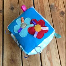 Peace & Love Grip Cube, Cloth Toy, Manipulative Game, Baby Cube Of Labels - thumbnail 2