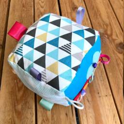 Peace & Love Grip Cube, Cloth Toy, Manipulative Game, Baby Cube Of Labels - thumbnail 4