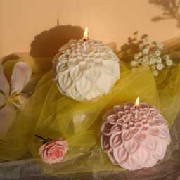 Dahlia Flower Candle - Handmade Soy Wax Floral Spring Home Decor Valentines Day Gift Mother's - thumbnail 4