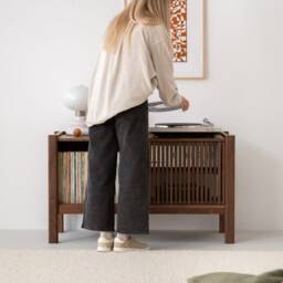 Jamm Low 111 - Walnut Record Player Stand For Small Spaces - thumbnail 3
