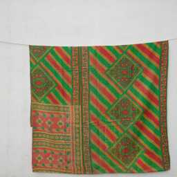 Hand Stitched Vintage Sari Kantha Quilt Reversible Indian Throw Blanket - thumbnail 4