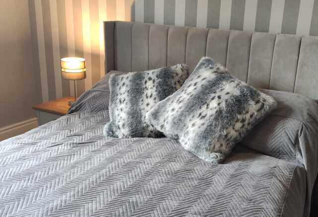 Luxury Sodes Lynx Grey & White Deluxe Faux Fur Cushion Cover - Handmade Sofa Pillow Case - image 1