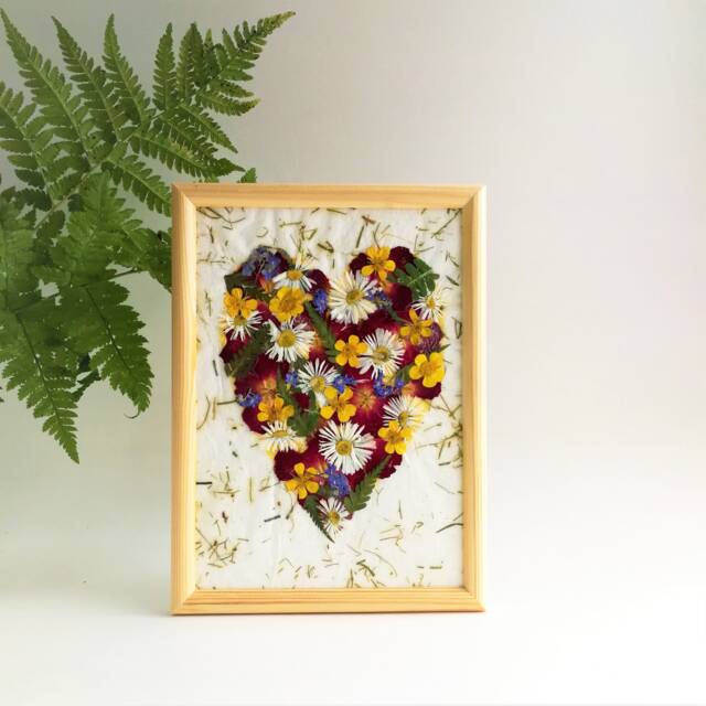 Pressed Floral Heart Framed Wall Art Decor, Flowers Gift For Mother & Daughter - image 1