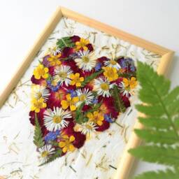 Pressed Floral Heart Framed Wall Art Decor, Flowers Gift For Mother & Daughter - thumbnail 3