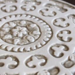 Wall Decor With Suzani Design, Garden Ceramic Tile, Ethnic Art, Hanging Design Foroutdoor Decor, #1 Circle 21cm Beige&white - thumbnail 3