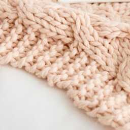 Handknit Throw Blanket Nordic Style With Tassels - 130x160cm - thumbnail 3