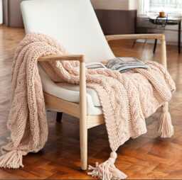 Handknit Throw Blanket Nordic Style With Tassels - 130x160cm