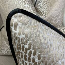 Elegant Champagne Cushion Cover With Black Piping - Luxury Antelope Pattern Bedding Accent Pillow - thumbnail 2