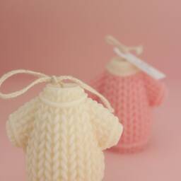 Handmade Christmas Sweater Candle - Vegan Soy Wax, Festive Decor - thumbnail 4