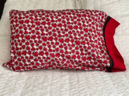 Canadian Pillow Case - Gift Maple Leaf On White Standard - thumbnail 1
