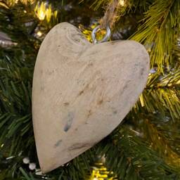 Mango Wood Heart Ornament Whitewash Carved Hanging Decoration - thumbnail 2