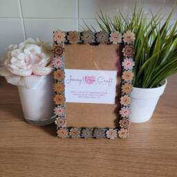 Wooden Retro Flower Button Photo Frame 4 X 6 Inches - thumbnail 3
