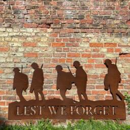 Big Rusty Metal Lest We Forget Soldier Garden Sign Decoration - thumbnail 2