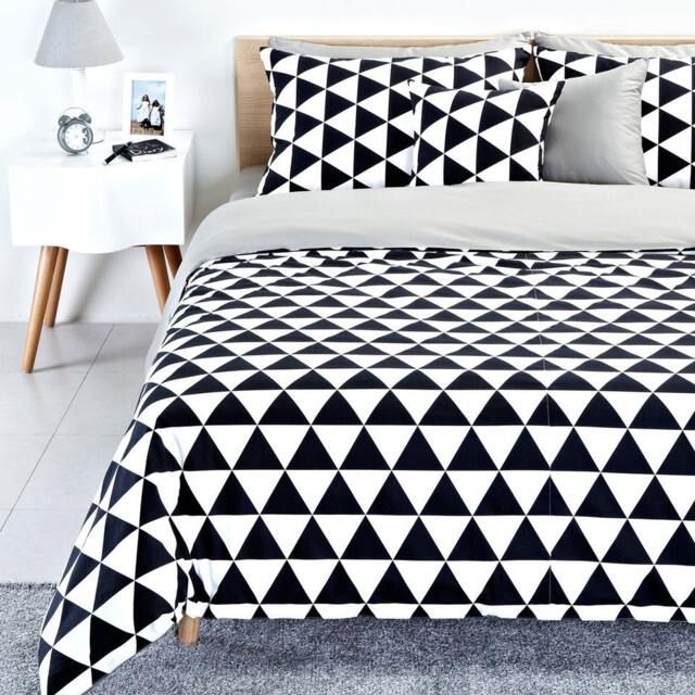 Black & White Triangle Duvet Cover Set - Reversible Geometric Cotton Bedding - image 1