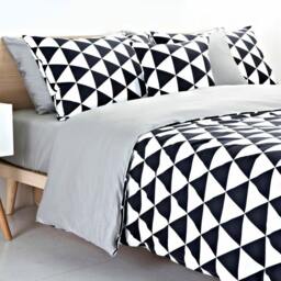 Black & White Triangle Duvet Cover Set - Reversible Geometric Cotton Bedding - thumbnail 2