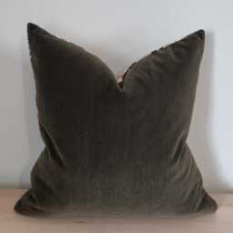 Morris & Co Strawberry Thief Velvet Mulberry Slate Cushion Cover 43x43 cm - thumbnail 3