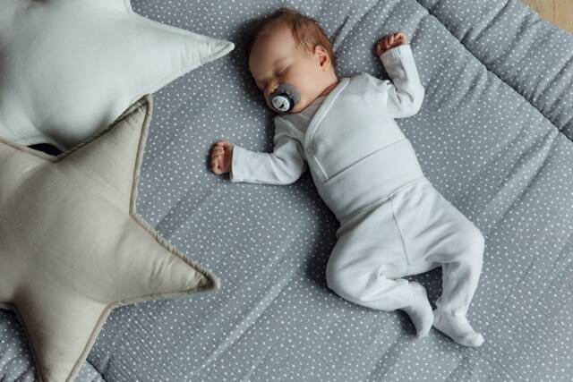 Kraftkids Crawling Blanket Playpen Insert Muslin Grey Dots 100 cm X 130 cm - image 1