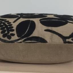 Designers Guild Morskaya Noir & Omega Velvet Cushion Cover 45x45 cm - thumbnail 2