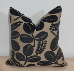 Designers Guild Morskaya Noir & Omega Velvet Cushion Cover 45x45 cm - thumbnail 1