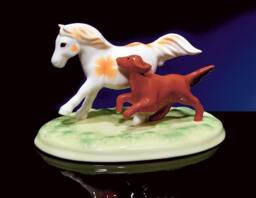 Porcelain Figurine Of A Paint Pony & Irish Setter - thumbnail 1