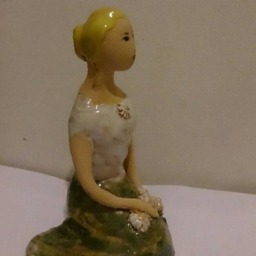 Daisy Girl, Clay Figurine - thumbnail 3